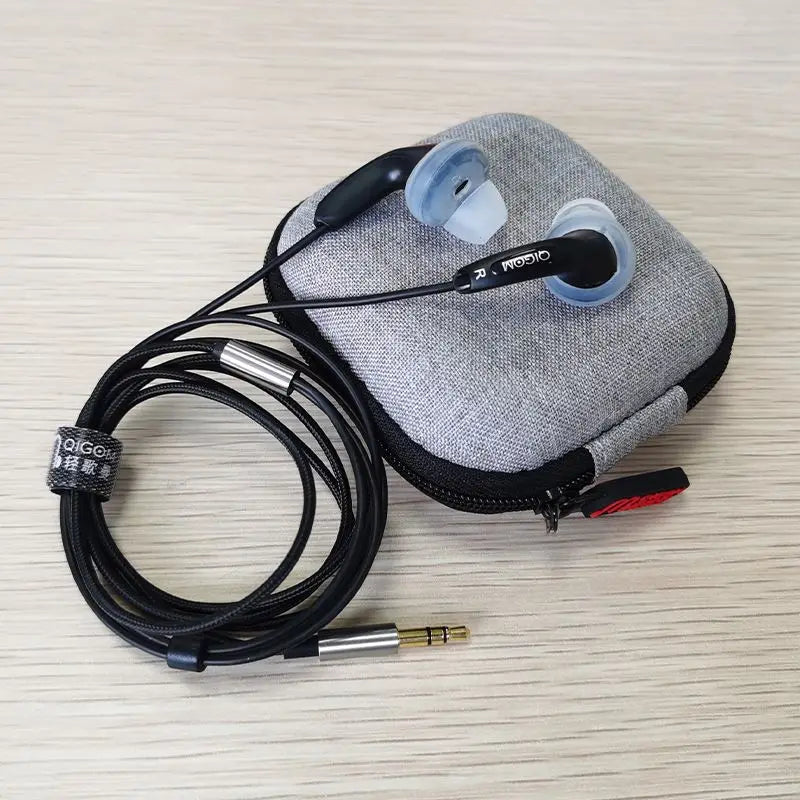 Silicone earbud tips specifically designed for flat-head earphones Apple Earbuds